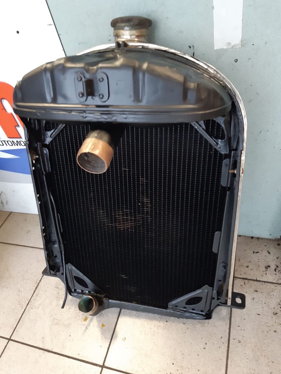 radiateur de voiture ancienne Citroën B14 face arrière, après réparation par Rennes Radiateurs