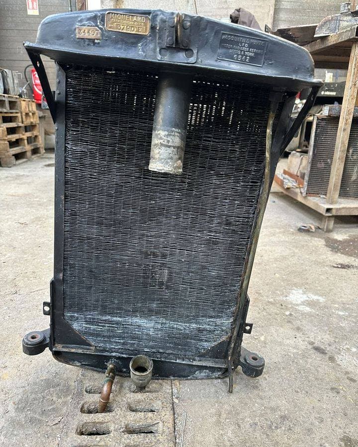 radiateur voiture ancienne Alvis 12/60 de 1931 avant réparation par Rennes Radiateurs