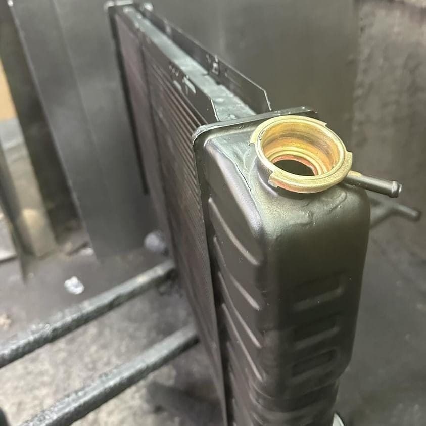 radiateur de voiture ancienne Ford Gran Torino Coupe après réparation par Rennes Radiateurs