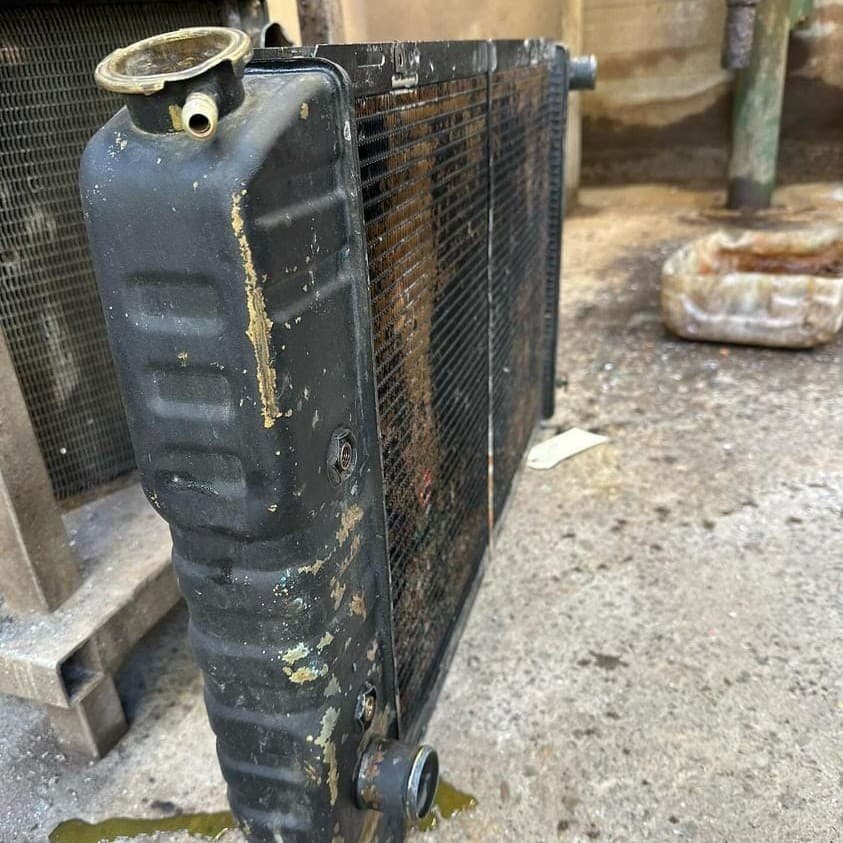 radiateur de voiture ancienne Ford Gran Torino Coupe avant réparation par Rennes Radiateurs