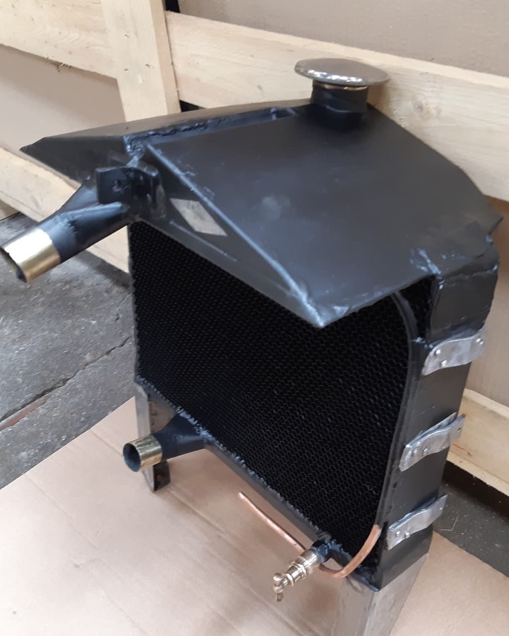 radiateur de voiture ancienne Georges Irat de 1937 après réparation par Rennes Radiateurs